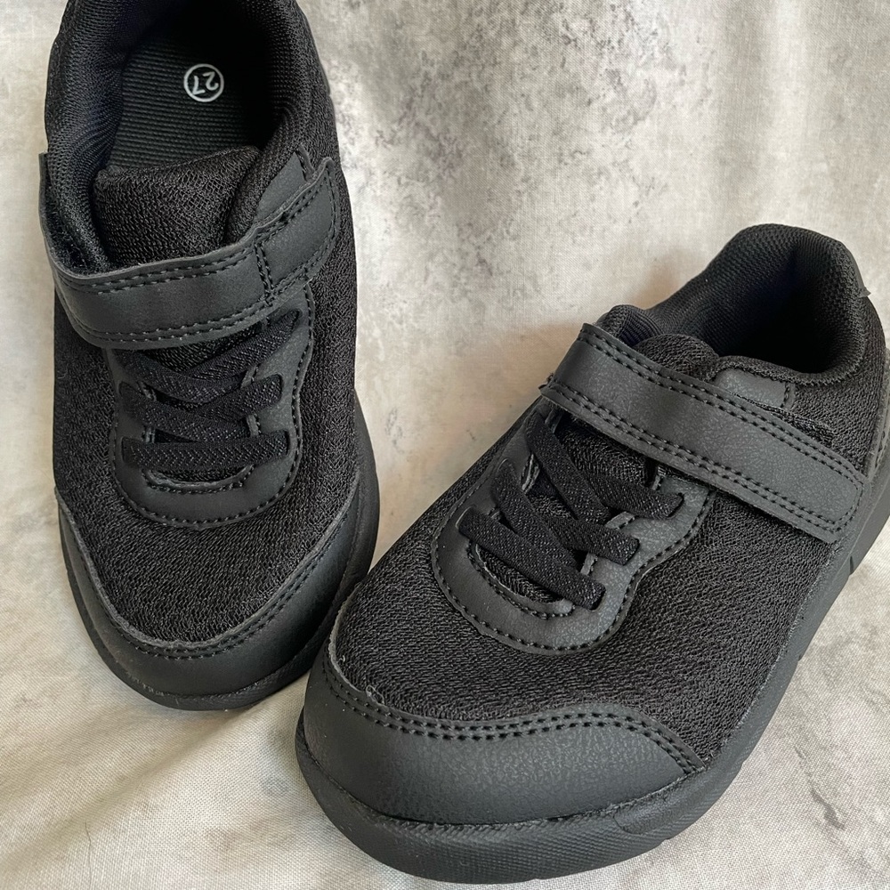 Toddler 10.5 tennis shoes
